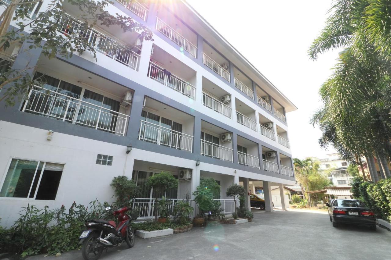 Oyo 75389 Pandora House Hotel Pattaya Exterior photo