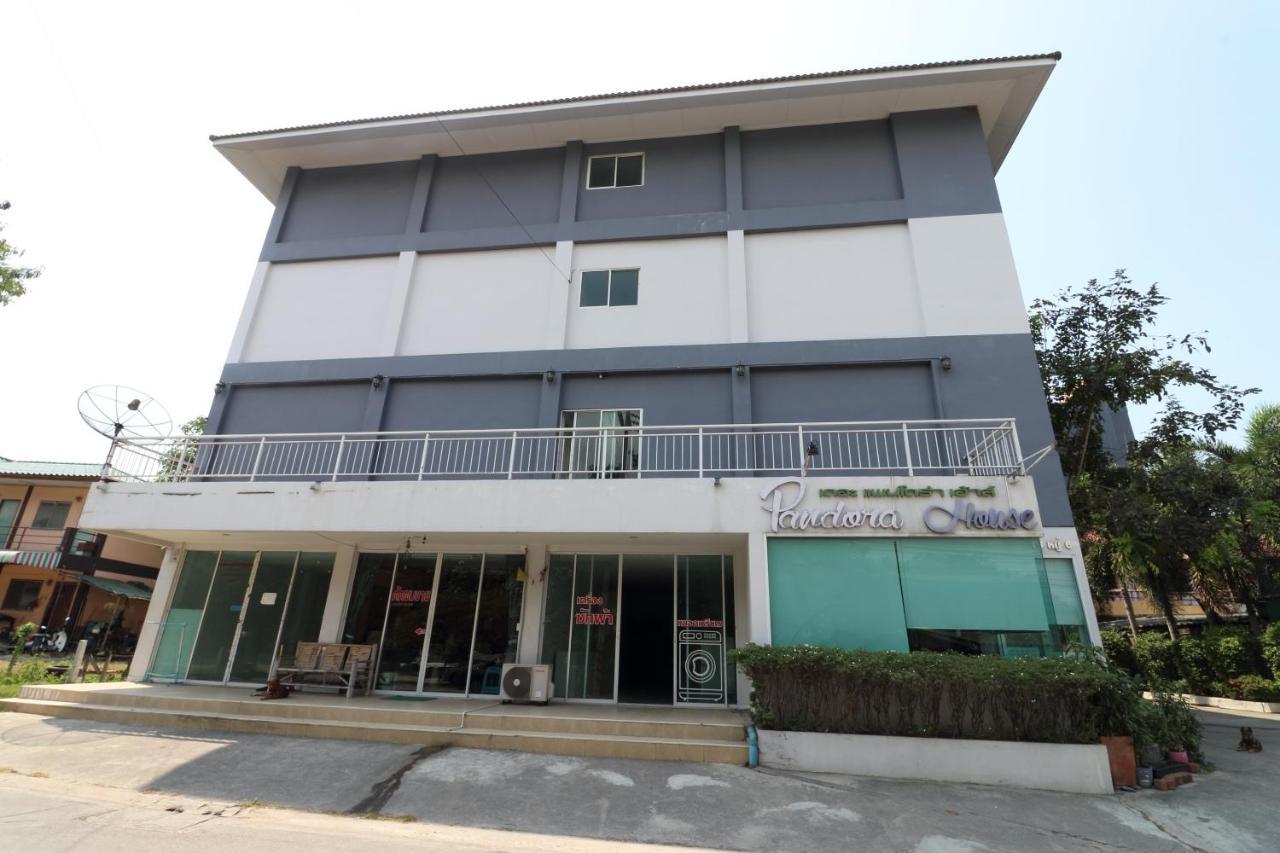 Oyo 75389 Pandora House Hotel Pattaya Exterior photo