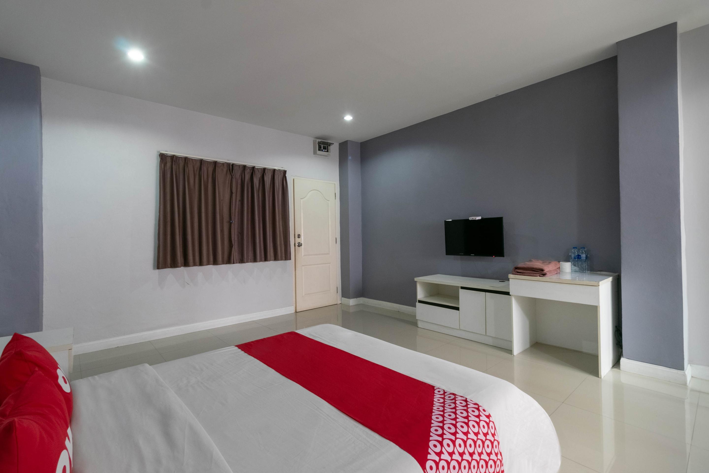 Oyo 75389 Pandora House Hotel Pattaya Exterior photo