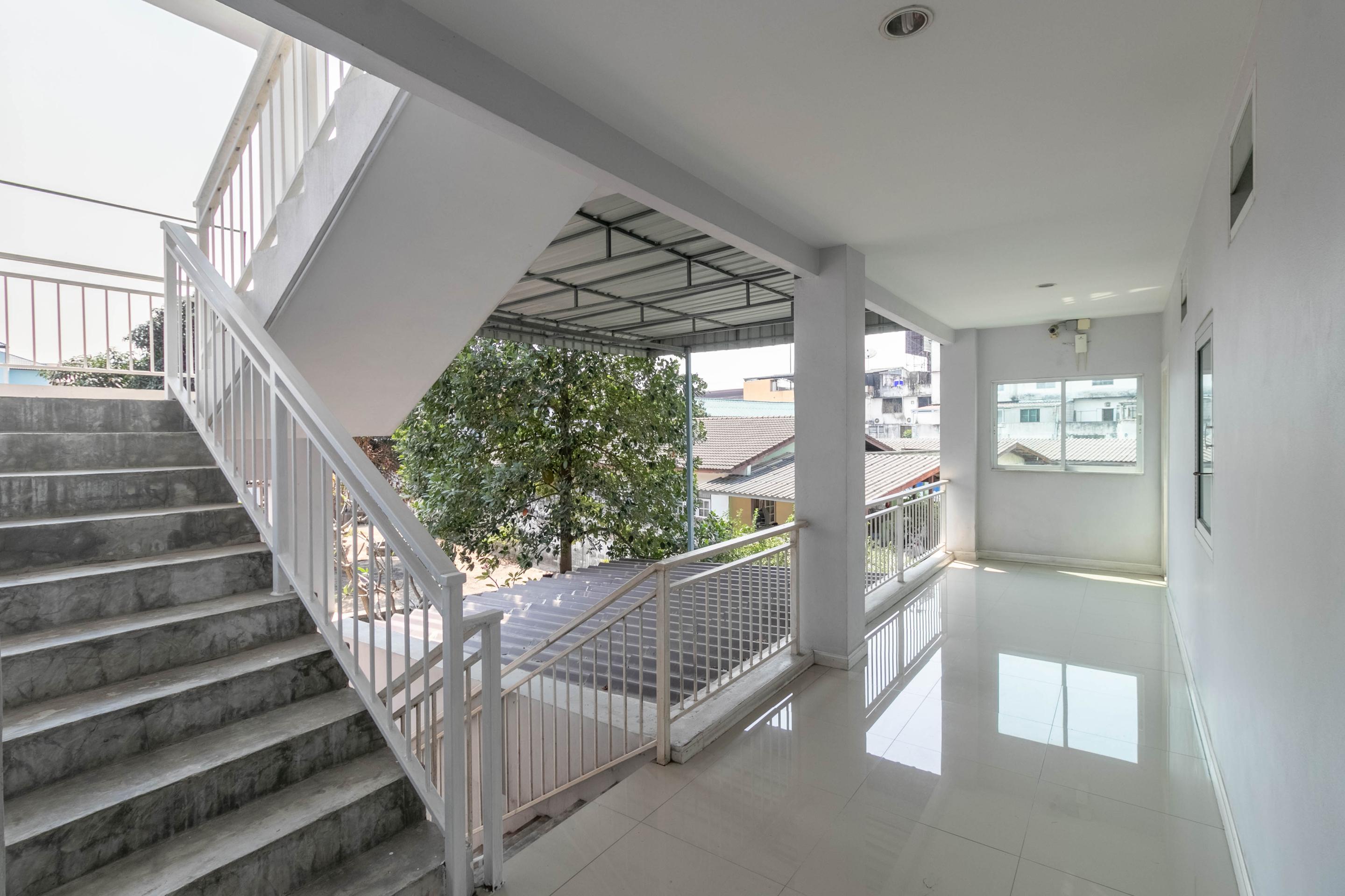 Oyo 75389 Pandora House Hotel Pattaya Exterior photo