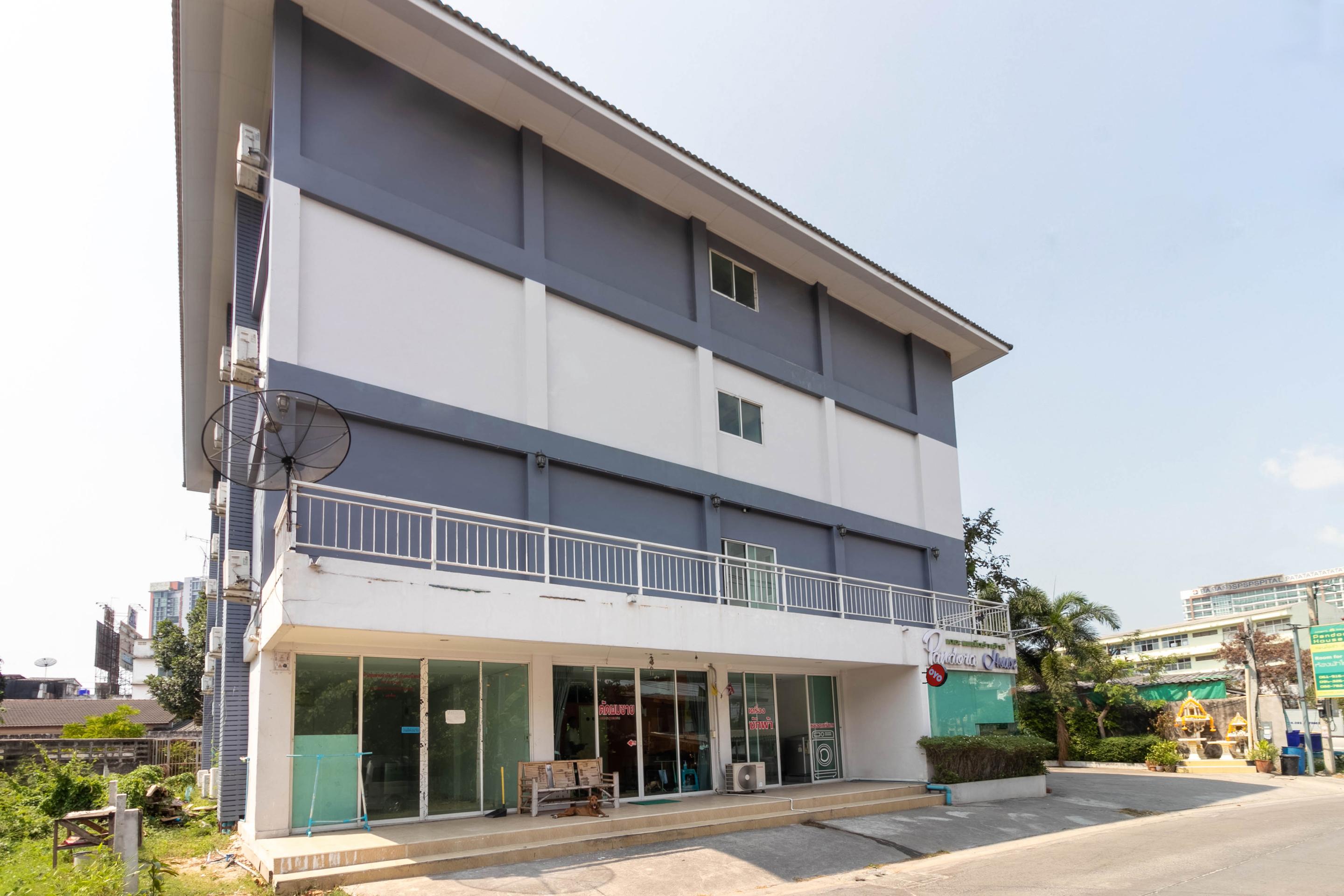 Oyo 75389 Pandora House Hotel Pattaya Exterior photo