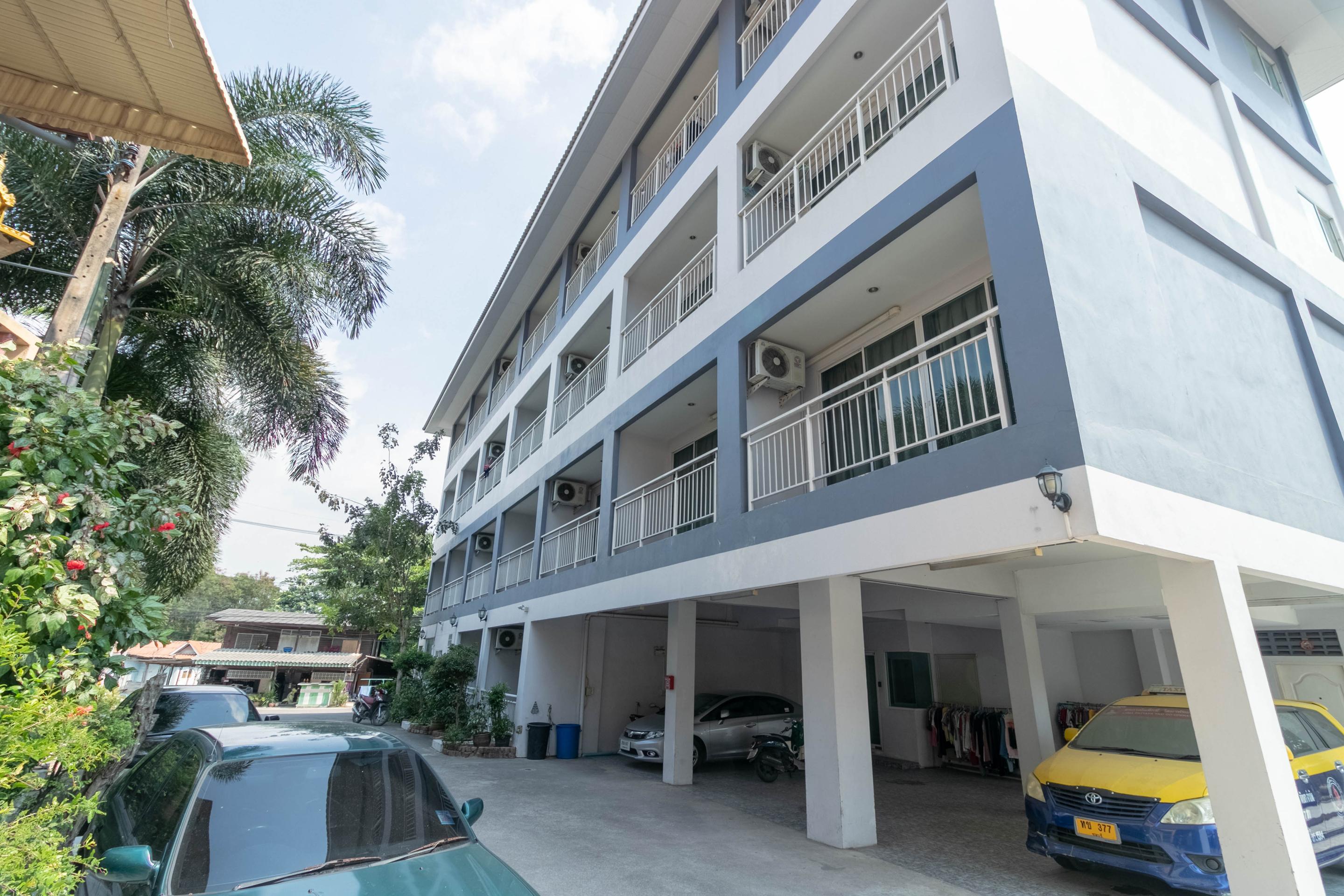 Oyo 75389 Pandora House Hotel Pattaya Exterior photo