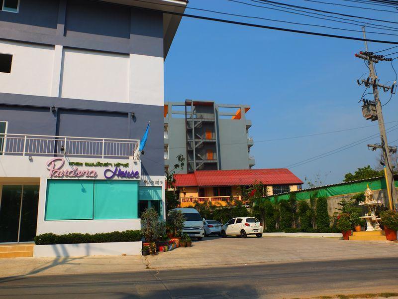 Oyo 75389 Pandora House Hotel Pattaya Exterior photo
