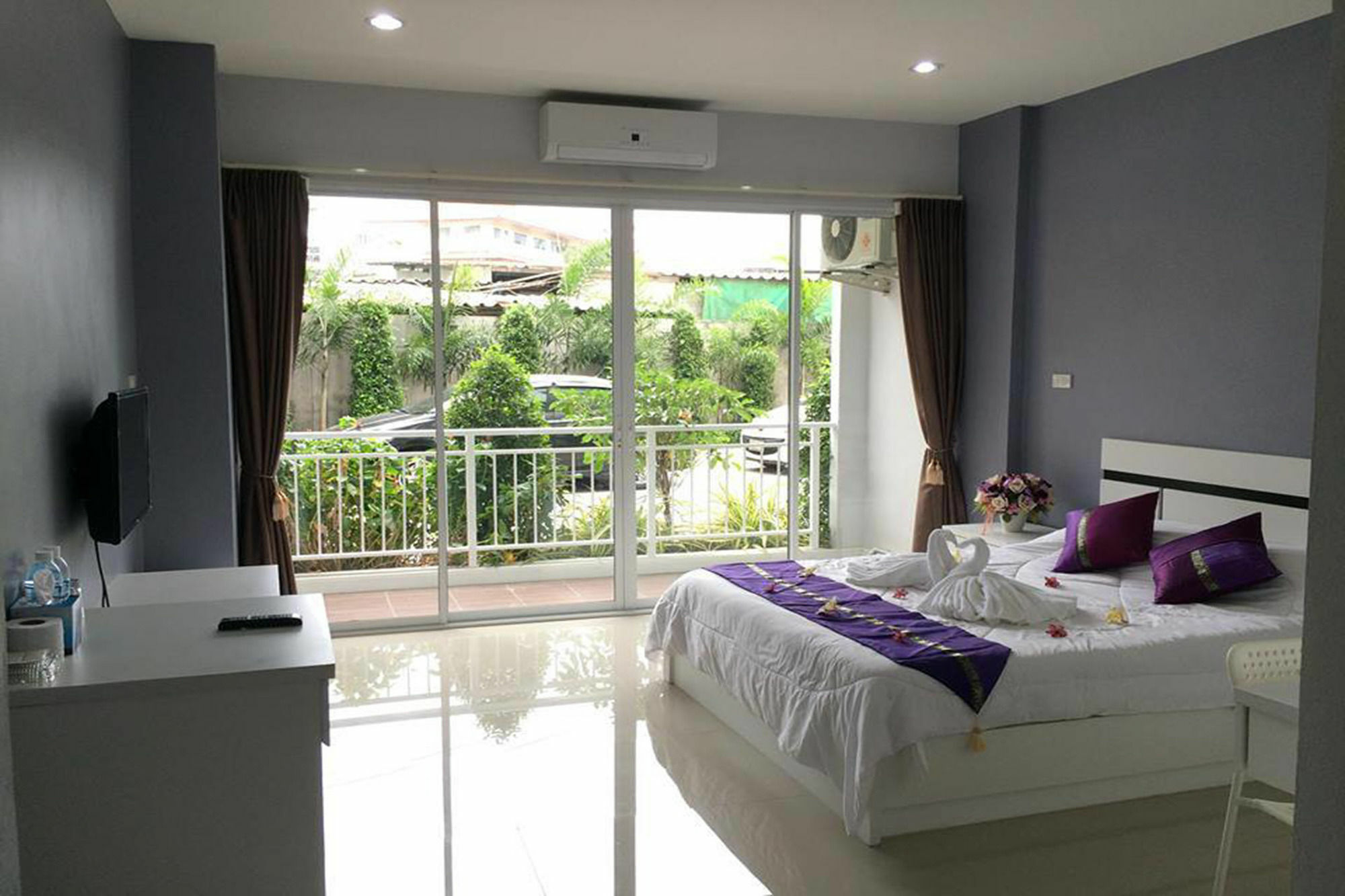 Oyo 75389 Pandora House Hotel Pattaya Exterior photo