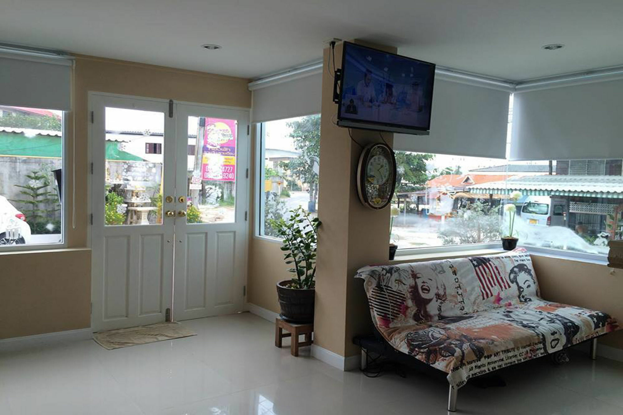 Oyo 75389 Pandora House Hotel Pattaya Exterior photo