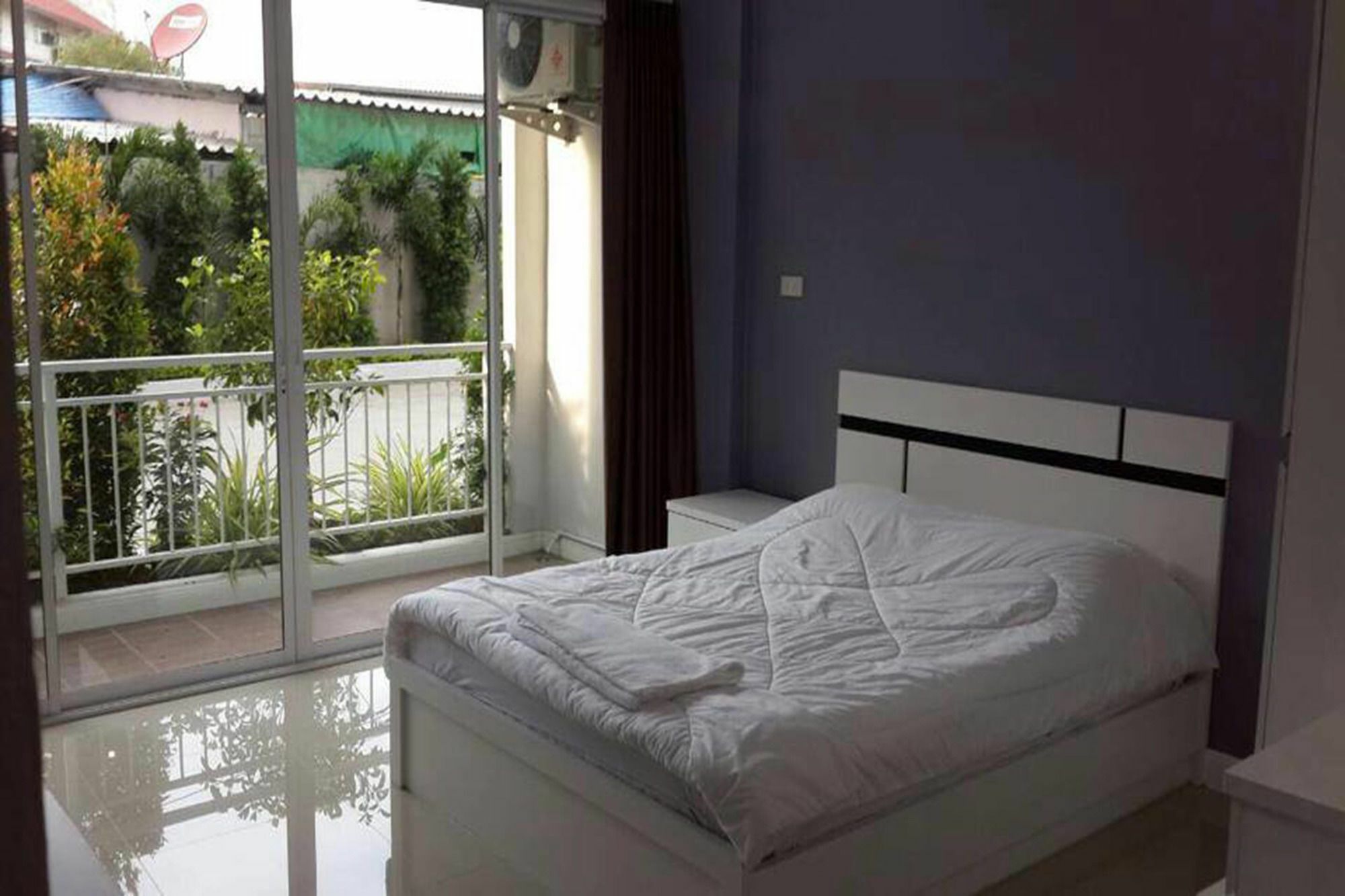 Oyo 75389 Pandora House Hotel Pattaya Exterior photo