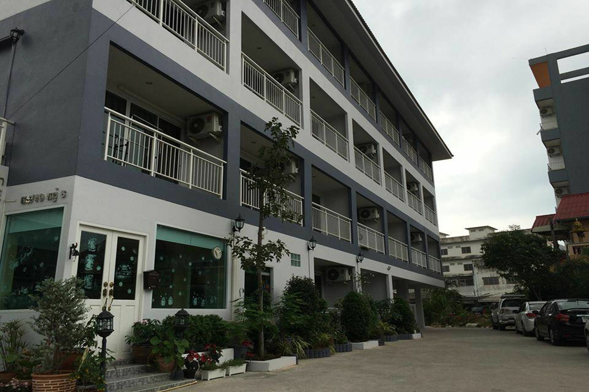 Oyo 75389 Pandora House Hotel Pattaya Exterior photo