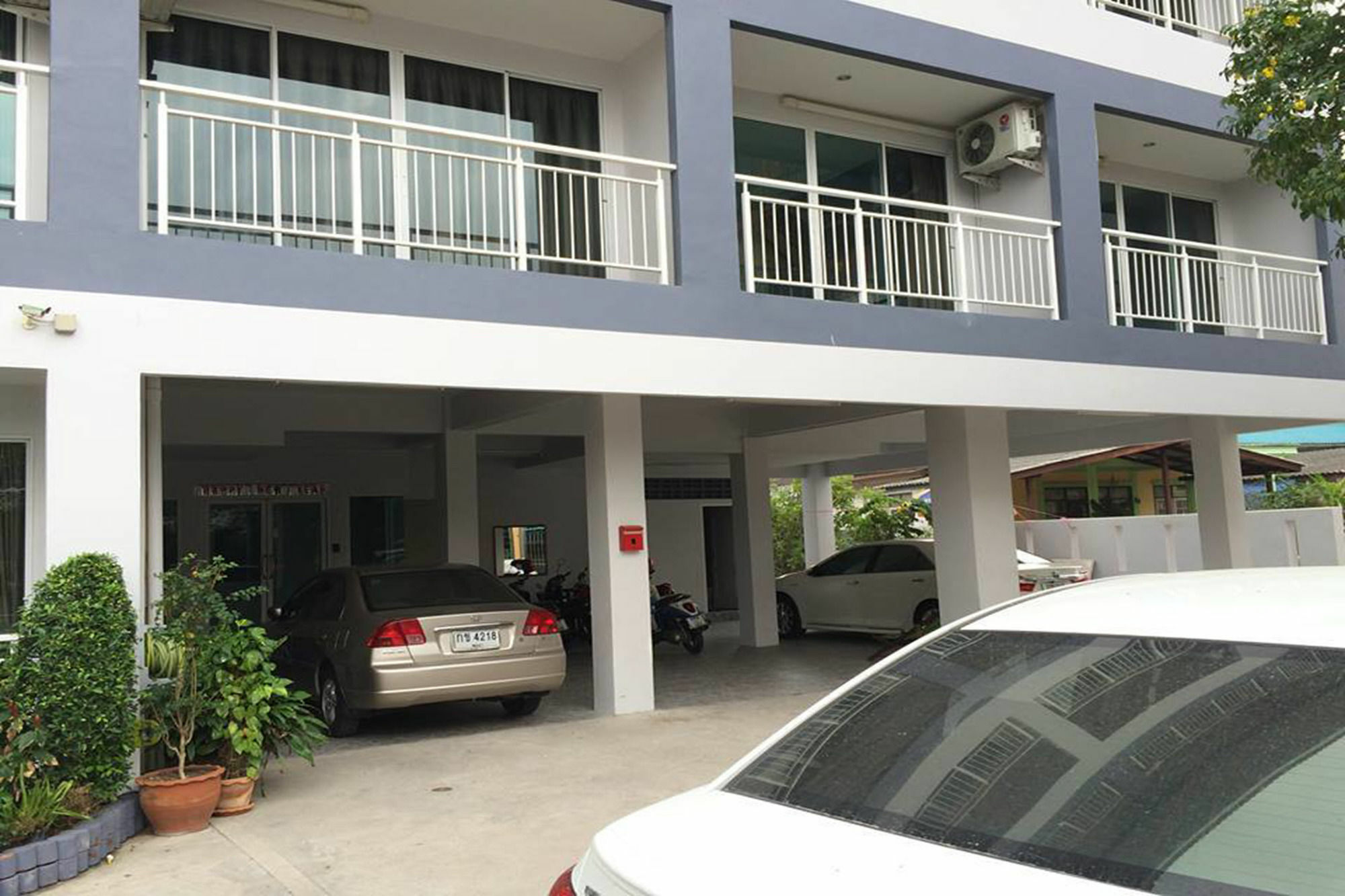 Oyo 75389 Pandora House Hotel Pattaya Exterior photo